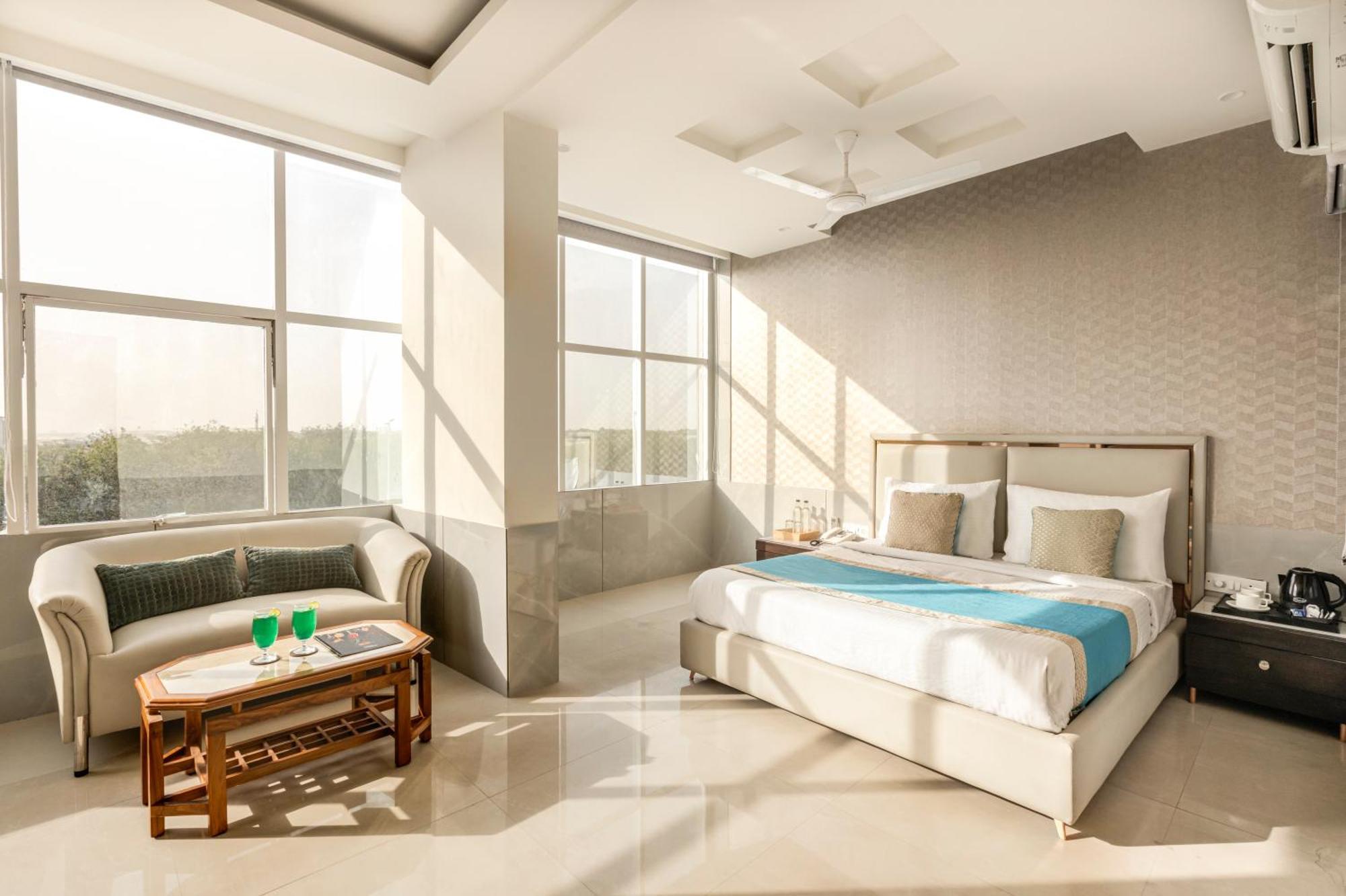 Hotel Star By Star Group- Near Delhi Airport New Delhi Eksteriør billede