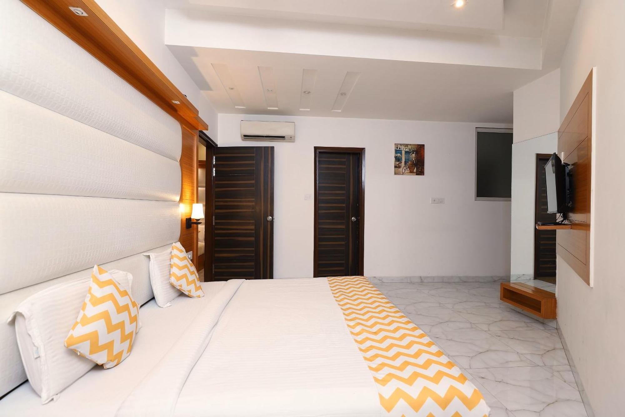 Hotel Star By Star Group- Near Delhi Airport New Delhi Eksteriør billede