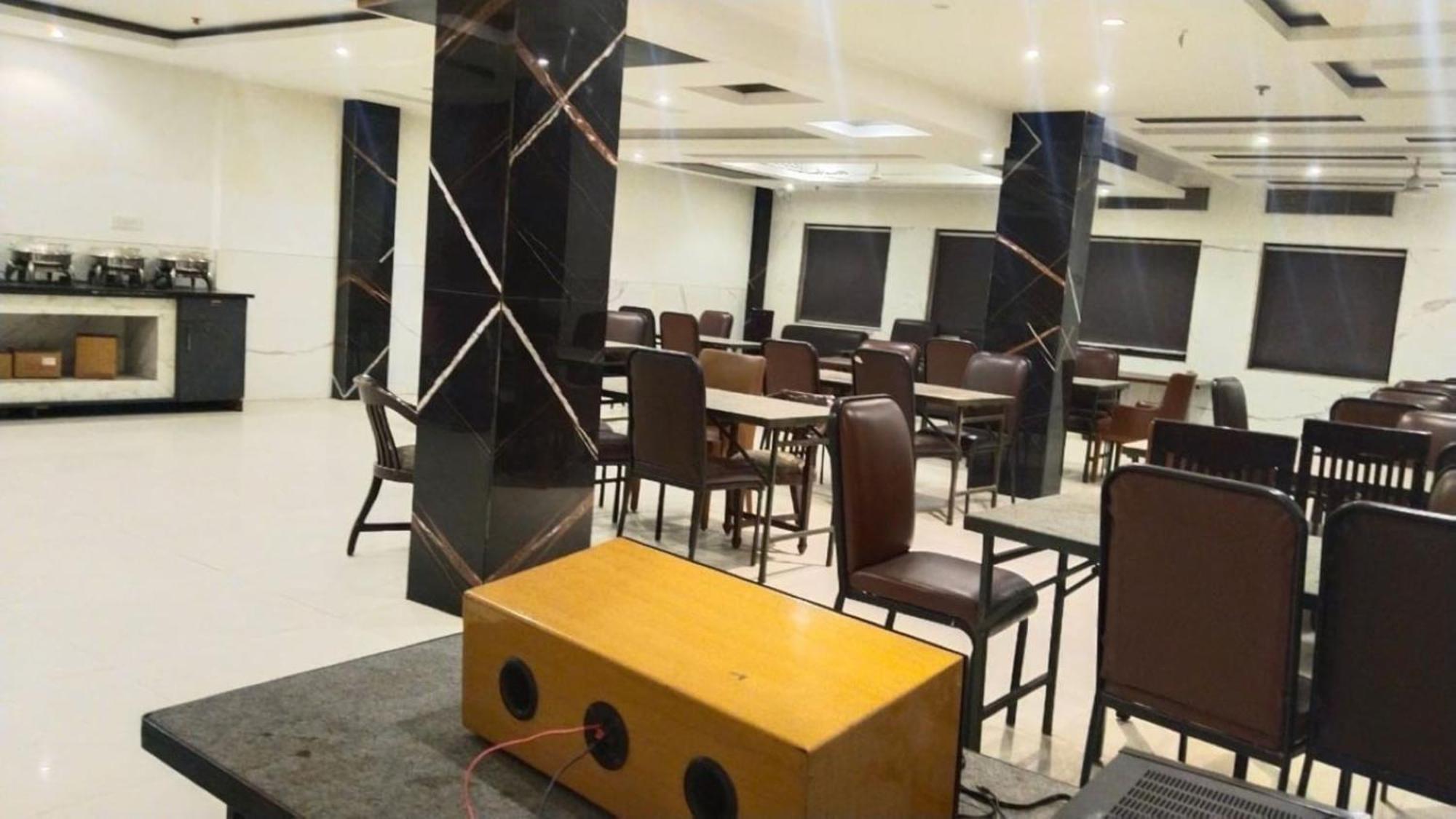 Hotel Star By Star Group- Near Delhi Airport New Delhi Eksteriør billede