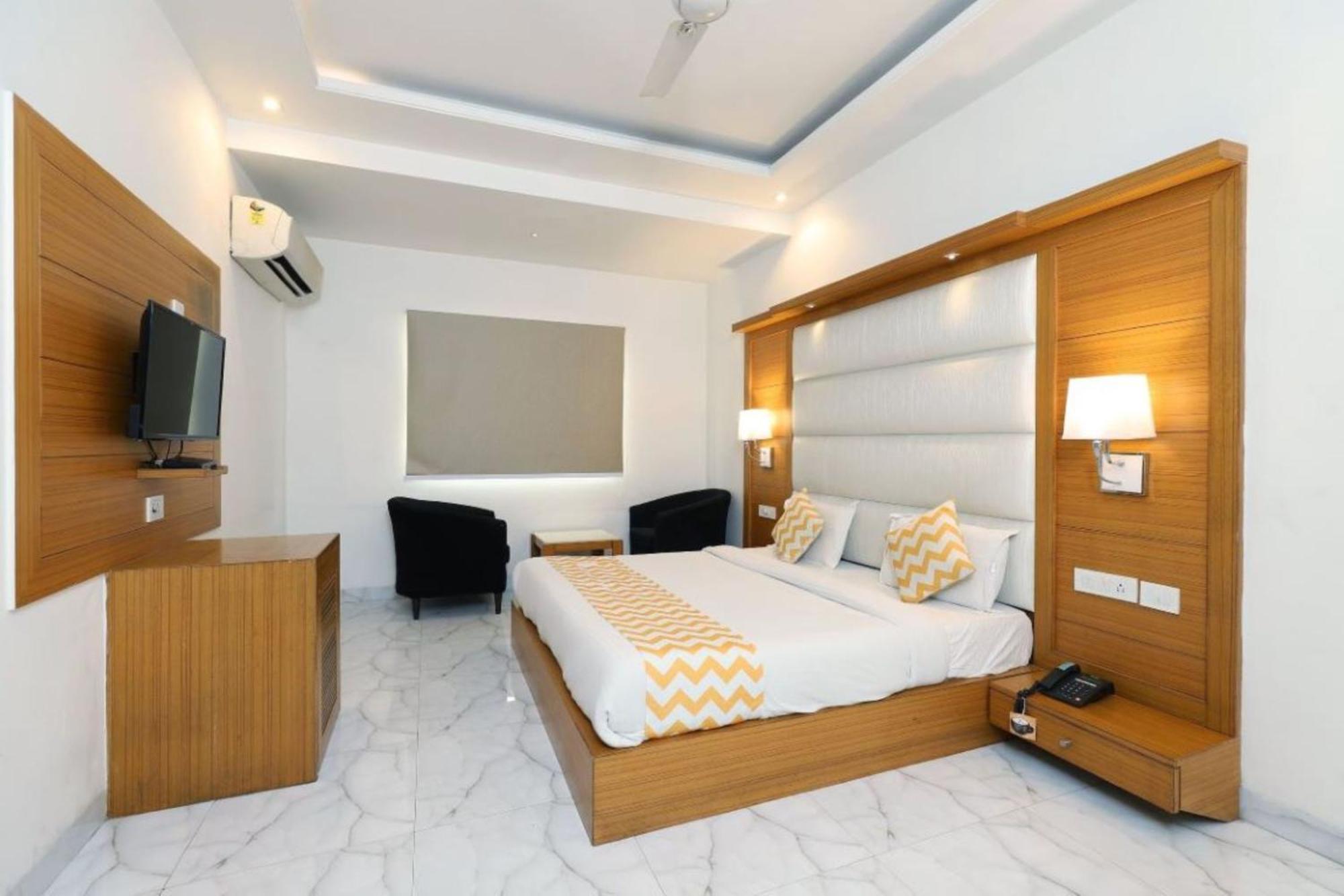 Hotel Star By Star Group- Near Delhi Airport New Delhi Eksteriør billede
