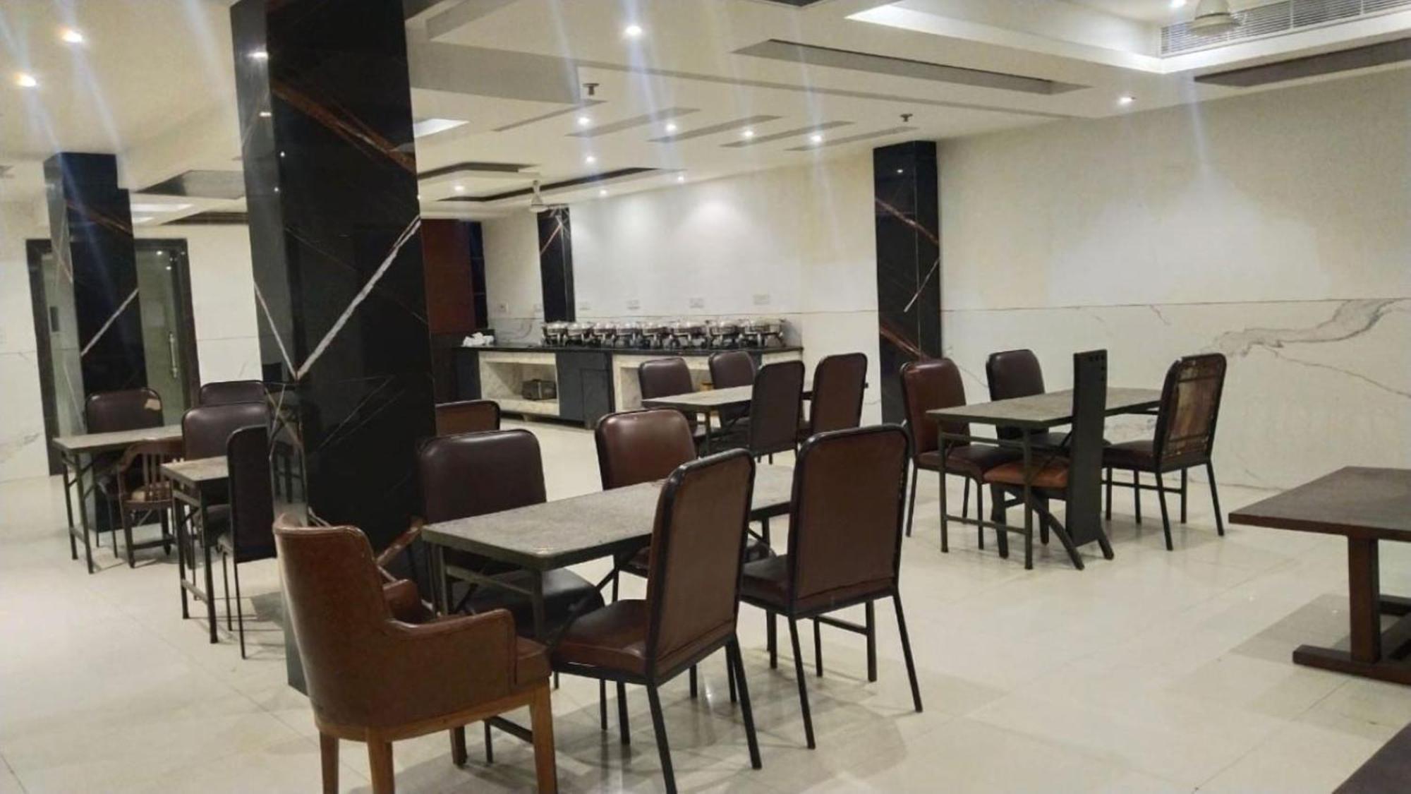 Hotel Star By Star Group- Near Delhi Airport New Delhi Eksteriør billede