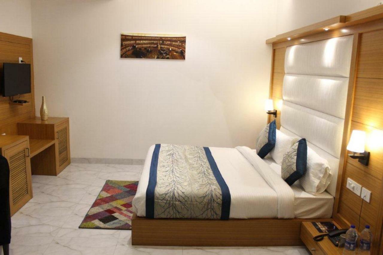 Hotel Star By Star Group- Near Delhi Airport New Delhi Eksteriør billede