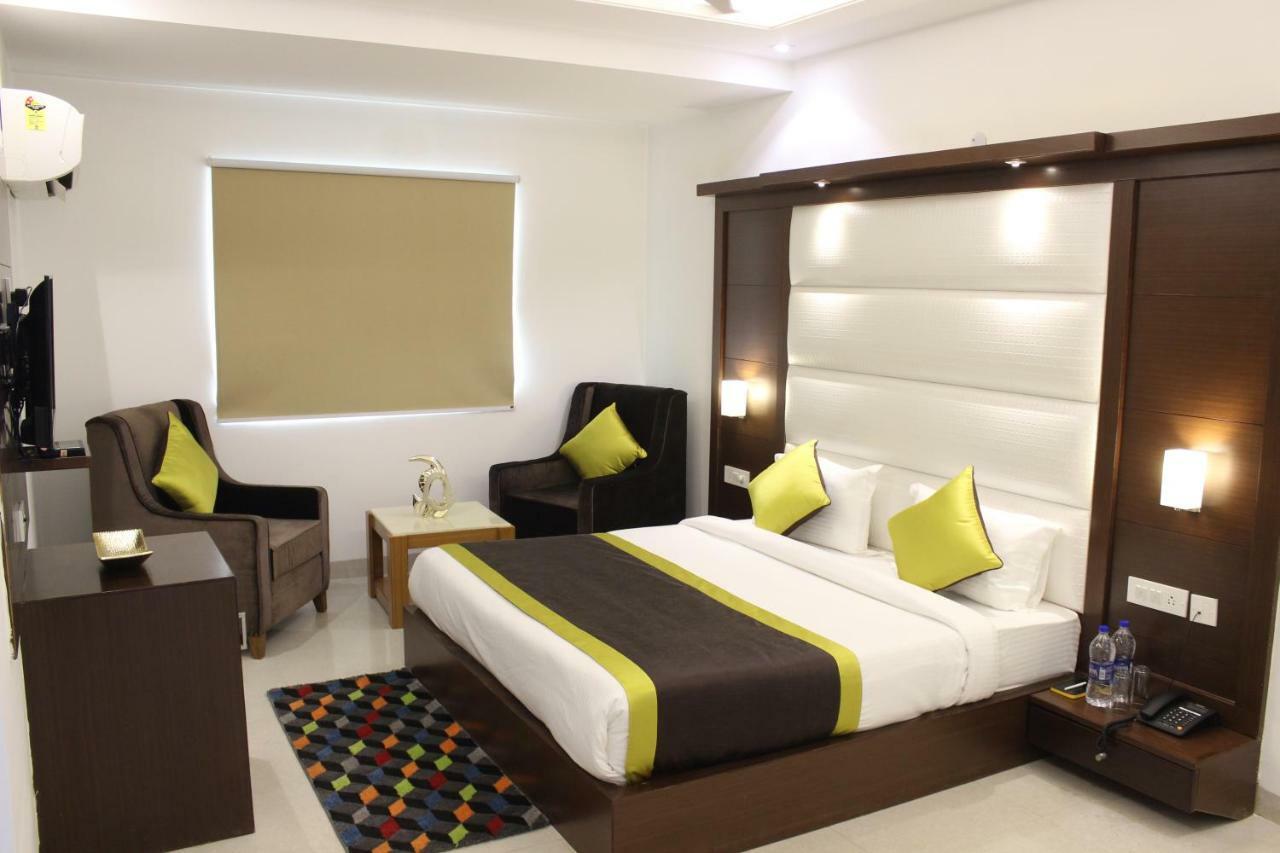 Hotel Star By Star Group- Near Delhi Airport New Delhi Eksteriør billede