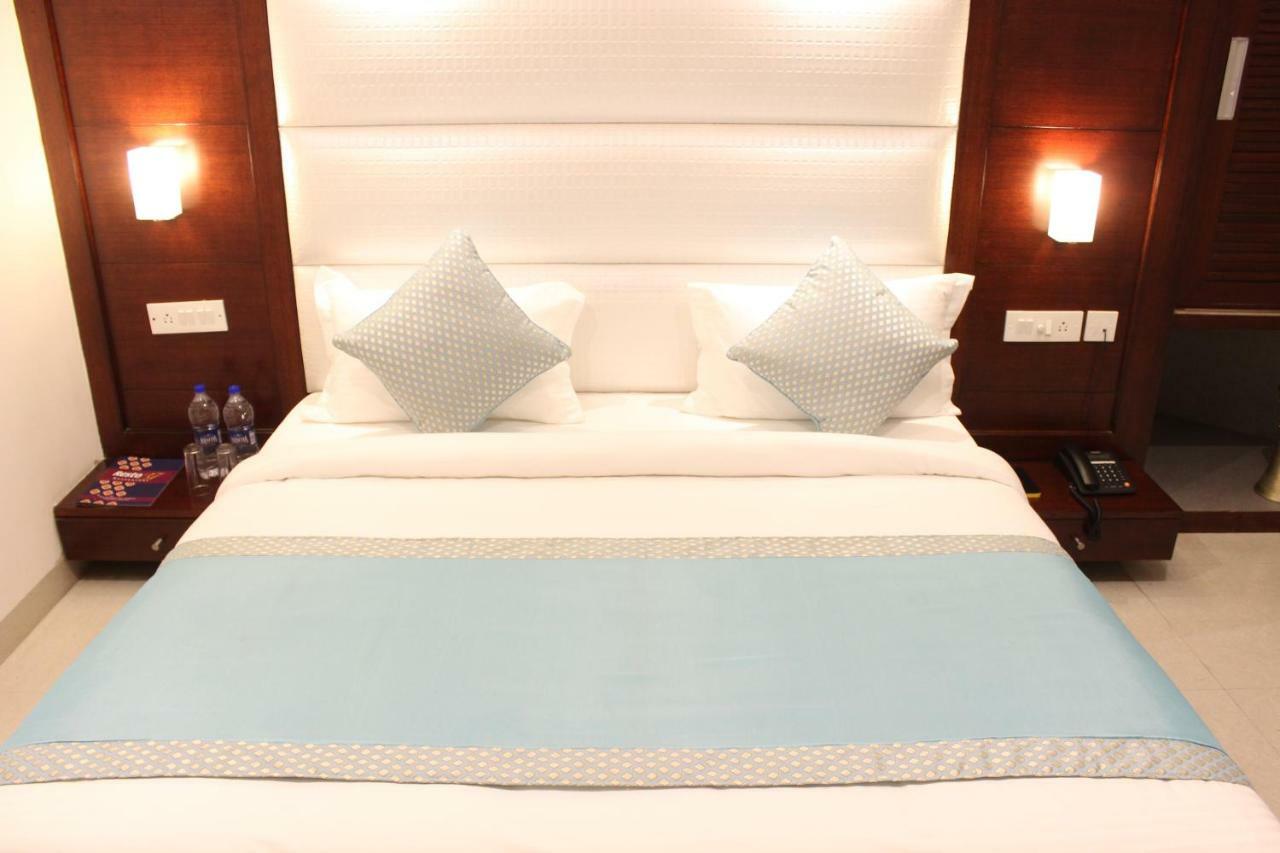 Hotel Star By Star Group- Near Delhi Airport New Delhi Eksteriør billede